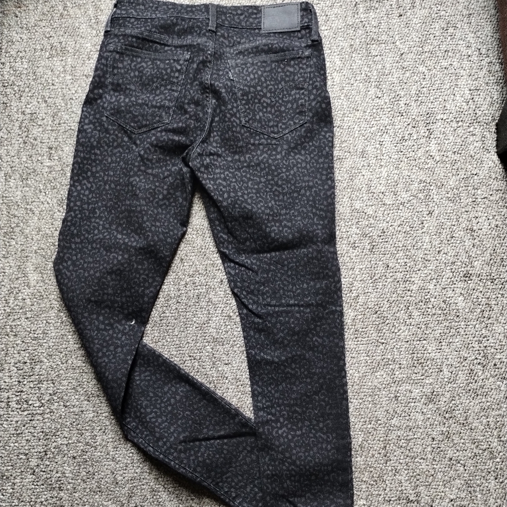 Levi's 711 Skinny Jeans, Black w/print, Size 27 (7)